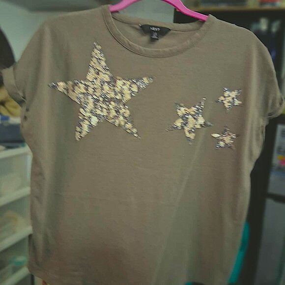 NEXT Brand Khaki Green Sparkle Sequin Stars 100% Cotton T-Shirt SIZE US 6 - Picture 2 of 10